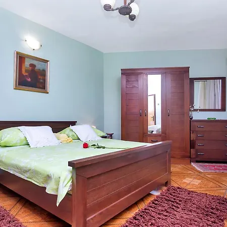 Apartment Lory *