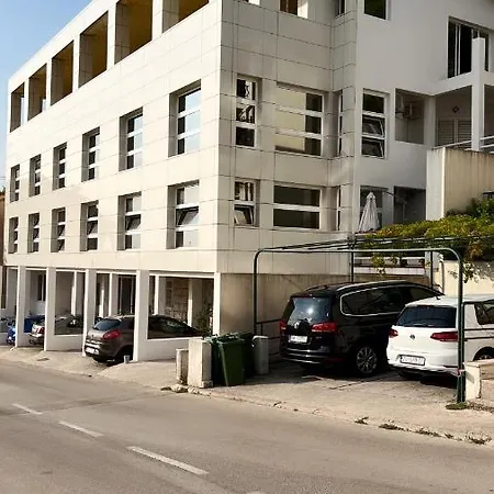 Lory Makarska