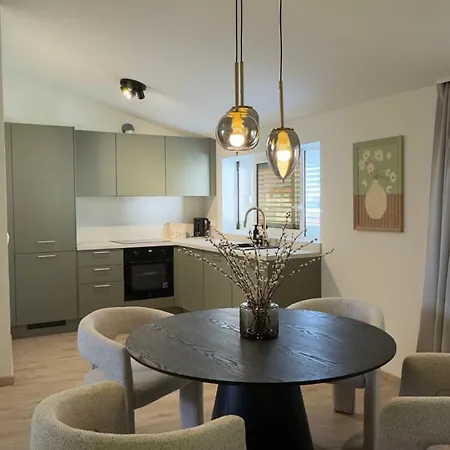 Apartment Lory *