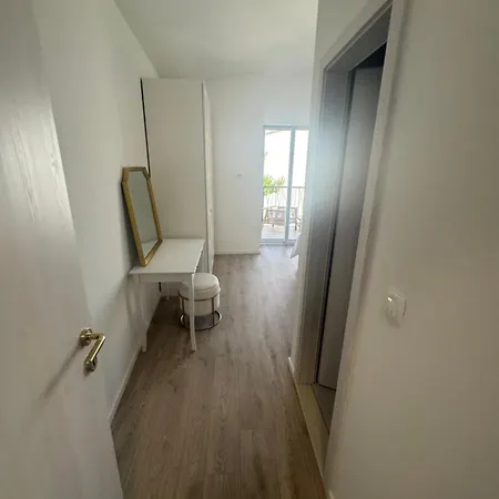 Lory Apartment *