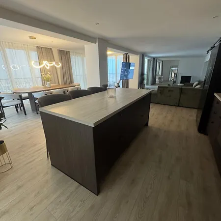 Apartment Lory *